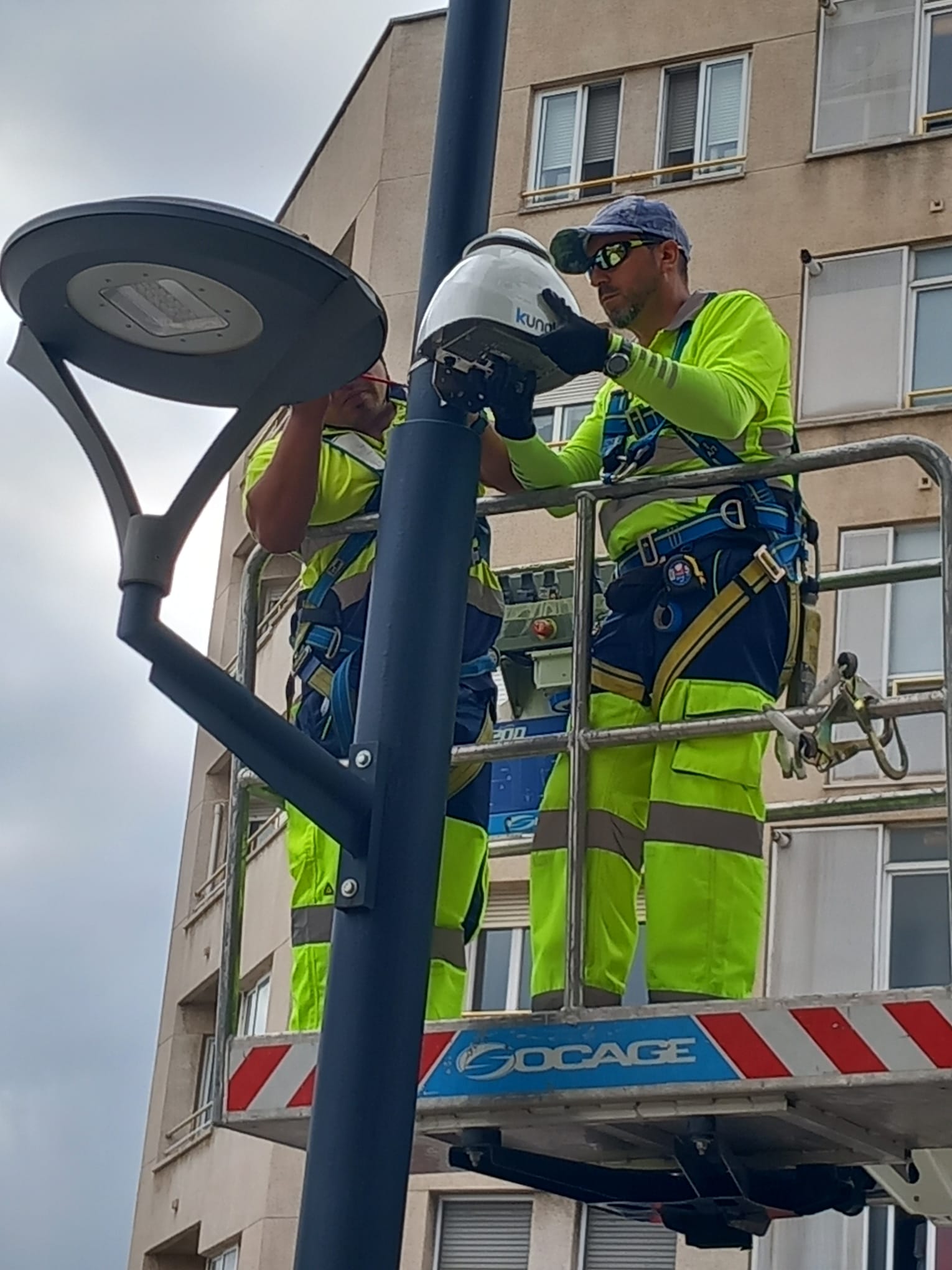 Instal·lació_dels_sensors_de_qualitat_de_l'aire_de_la_ZBE-2-20240709093040.jpeg